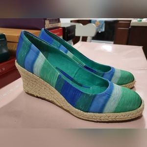 Soft Style A Hush Puppies Company 6M Green/Blue Striped Wedges